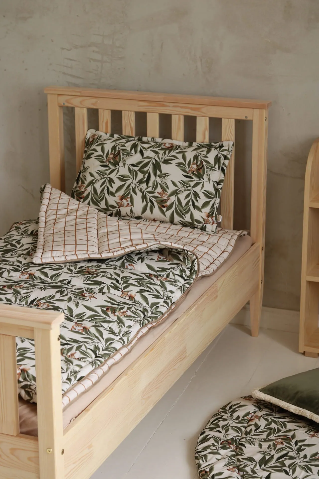SLEEPING BAG WITH PILLOW WOODLAND